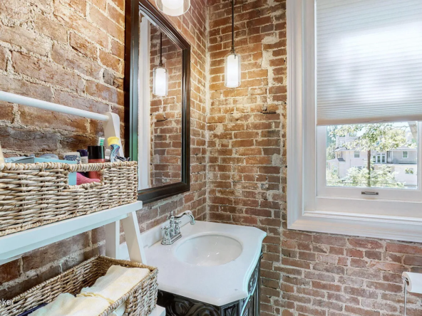 1232 S 6th St, Louisville, KY 40203-42