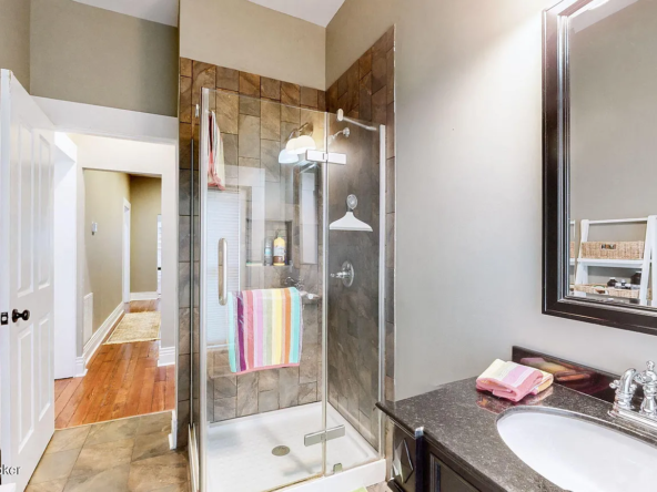 1232 S 6th St, Louisville, KY 40203-56