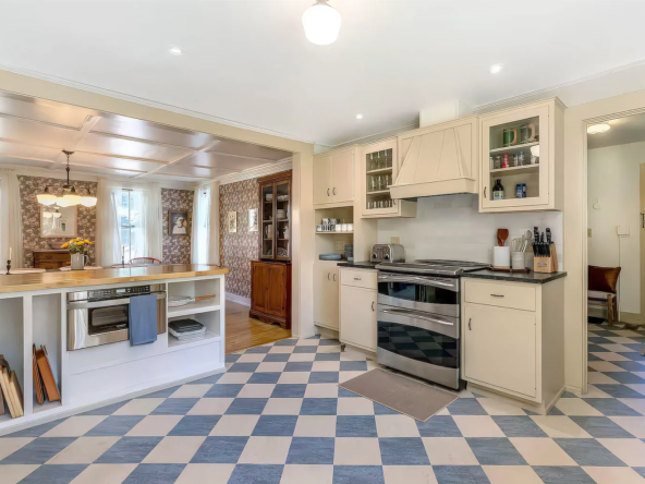 152 Bonnet Street, Manchester, VT 05255-16