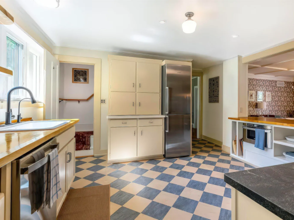 152 Bonnet Street, Manchester, VT 05255-6