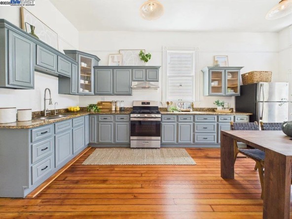 1835 Myrtle St, Oakland, CA 94607-16