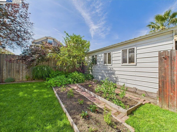 1835 Myrtle St, Oakland, CA 94607-38