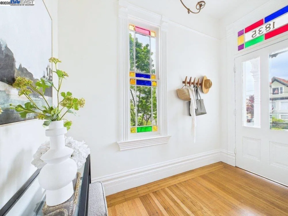 1835 Myrtle St, Oakland, CA 94607-4