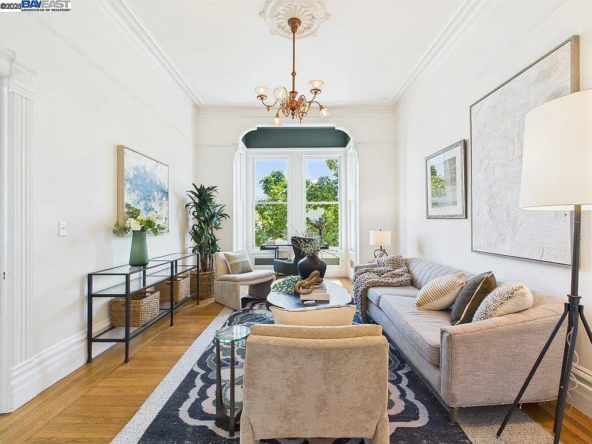 1835 Myrtle St, Oakland, CA 94607-5