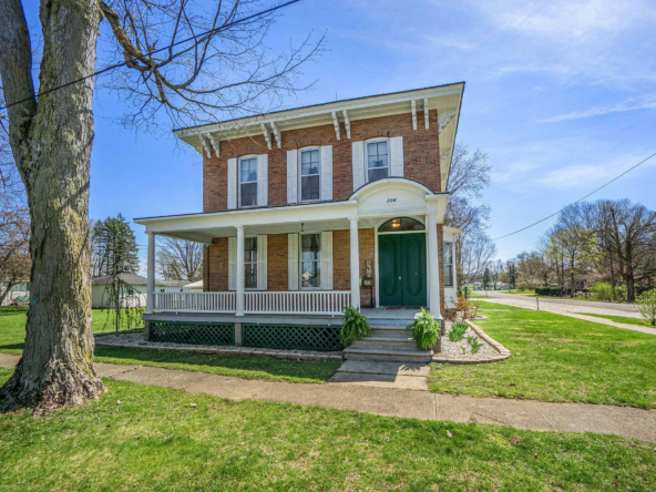 204 E Burr Oak St, Centreville, MI 49032-2