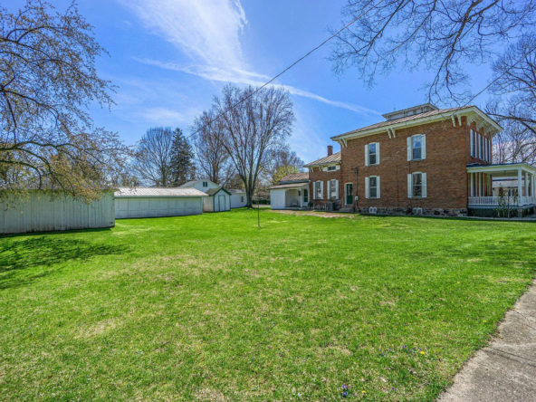 204 E Burr Oak St, Centreville, MI 49032-21