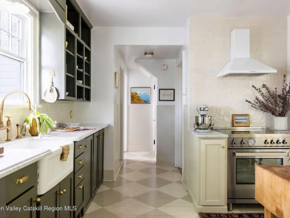 293 Linden Avenue, Red Hook, NY 12571-15