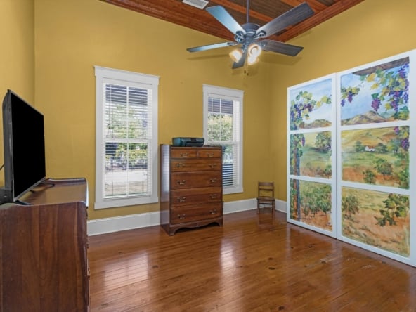 32-415 Houston St-032