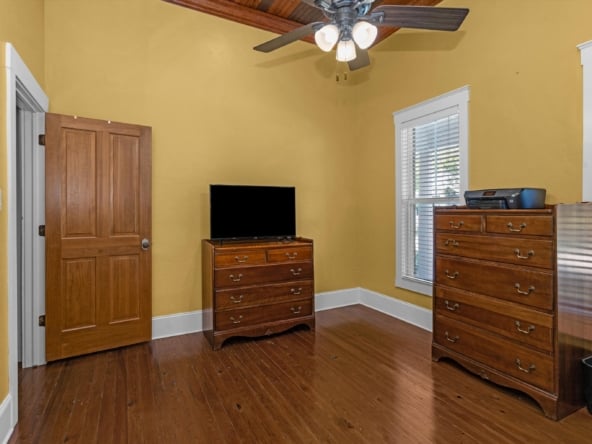 34-415 Houston St-034