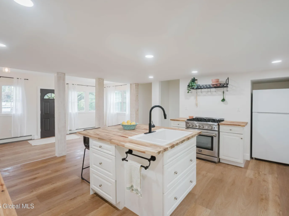 50 Phillips Road, Rensselaer, NY 12144-31