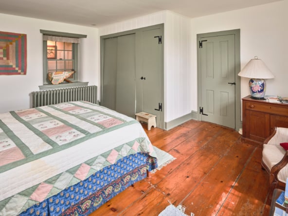 CurlyBedroom2