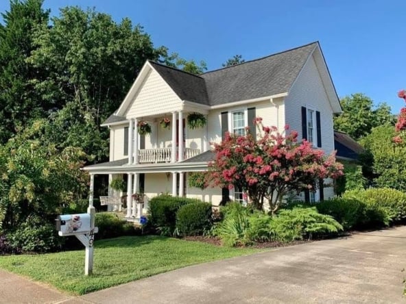 House-ApproachingfromCentralAvenue