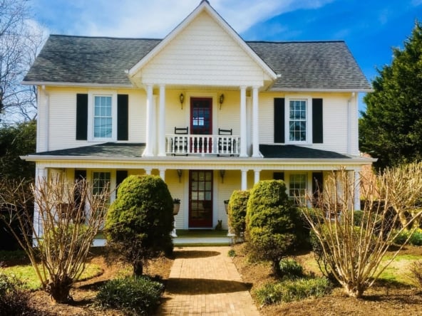 House-ViewofFromDukeStreetSidewalk