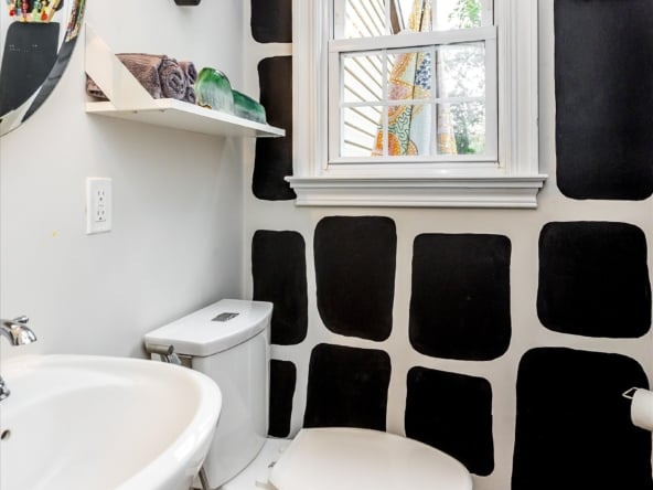 032-Powder Room