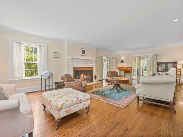 10- LIVING ROOM