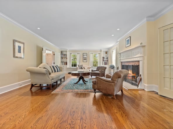 11C-LIVING ROOM