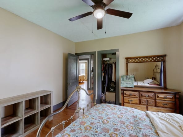 15-web-or-mls-1100 Olive St Murray KY 42071 (15 of 37)