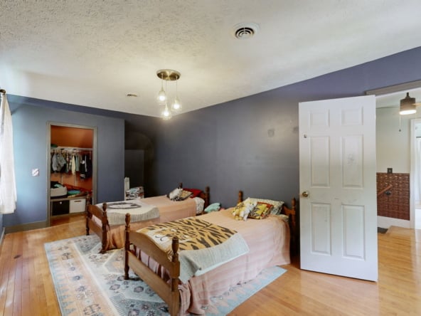 16-web-or-mls-1100 Olive St Murray KY 42071 (16 of 37)