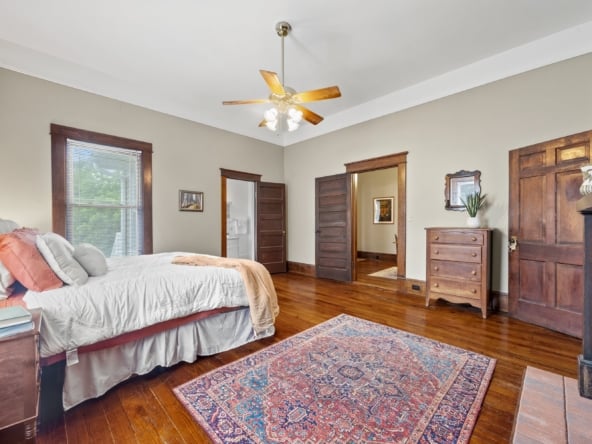 19-4569 Edgeland Rd-19