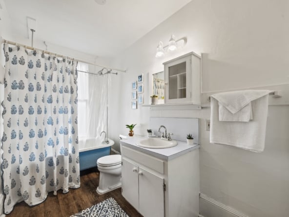 21-4569 Edgeland Rd-21