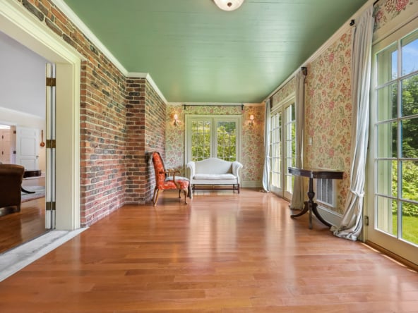 25- 4 SEASON PORCH