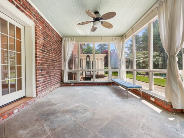 31 A- SUN PORCH