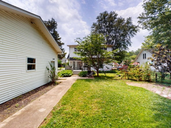 33-web-or-mls-1100 Olive St Murray KY 42071 (32 of 37)