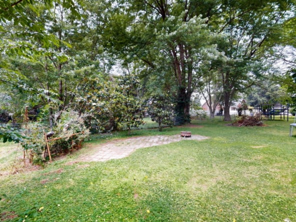 36-web-or-mls-1100 Olive St Murray KY 42071 (35 of 37)