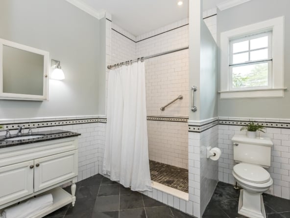37-Bathroom