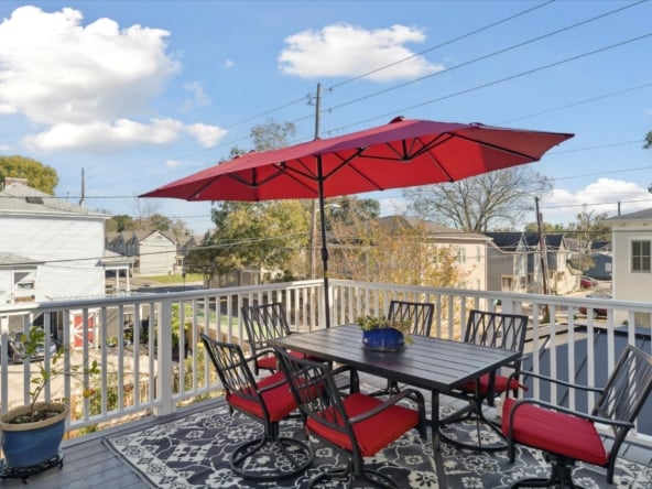 46-422-E-Gwinnett-St-Savannah-GA-31401-WindowStill-50