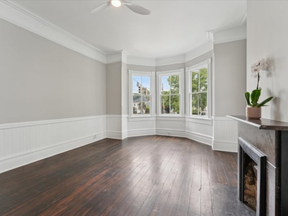 81-422-E-Gwinnett-St-Savannah-GA-31401-WindowStill-15