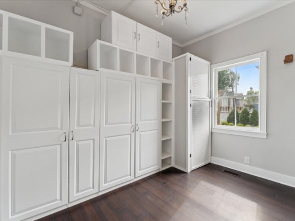 83-422-E-Gwinnett-St-Savannah-GA-31401-WindowStill-01
