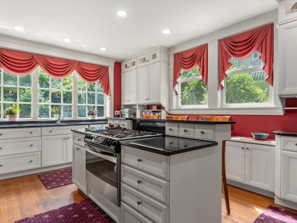 2 Melrose St, Adams, MA 01220-16