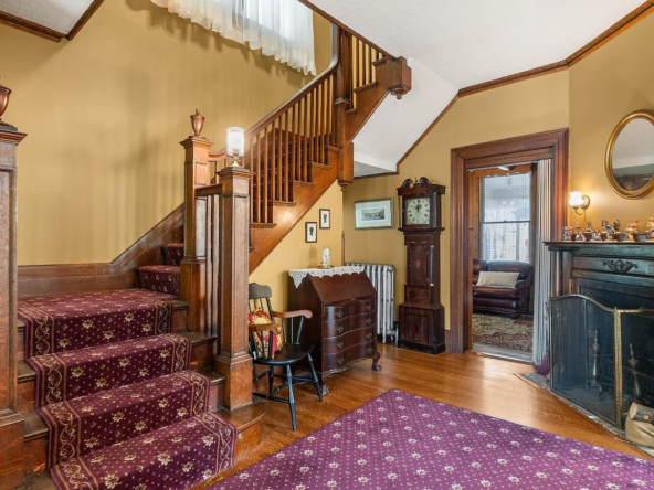 2 Melrose St, Adams, MA 01220-20