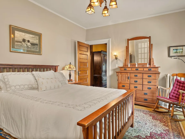 2 Melrose St, Adams, MA 01220-28