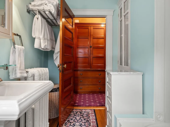 2 Melrose St, Adams, MA 01220-34