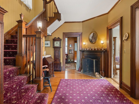 2 Melrose St, Adams, MA 01220-8