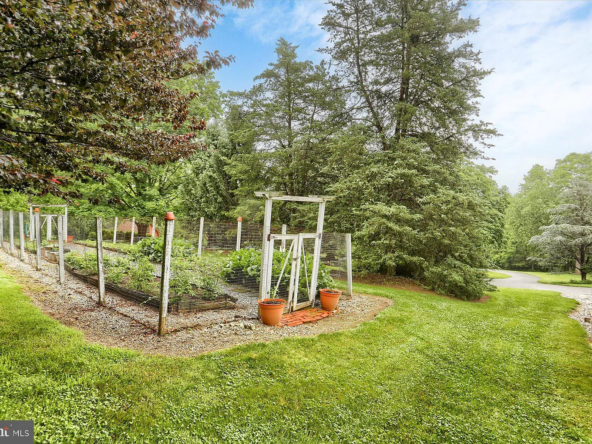 250 Big Spring Rd, Newville, PA 17241-68