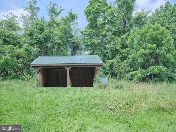 2529 Gallows Hill Rd, Kintnersville, PA 18930-31