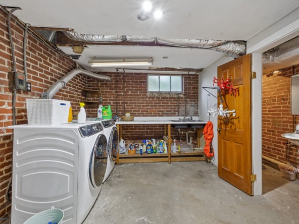 32-239 S Magnolia St-31