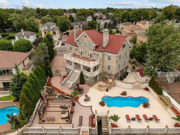 3407 Country Club Road Bronx, NY 10465-3