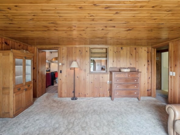 388 W. Grand Ledge Hwy. Grand Ledge, Michigan 48837-20