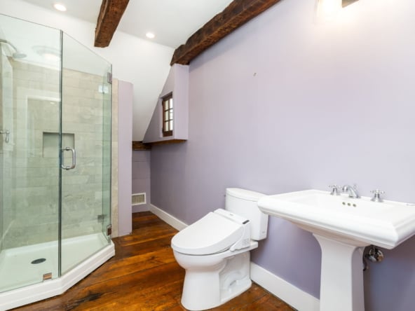 Upper Guest Bath 1