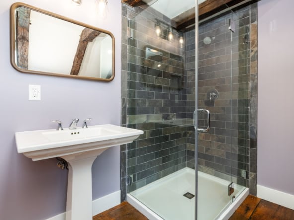 Upper Guest Bath 2