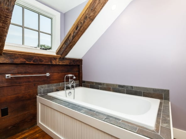 Upper Guest Bath 2A