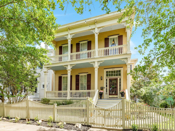 1823 Sealy St, Galveston, TX 77550-1
