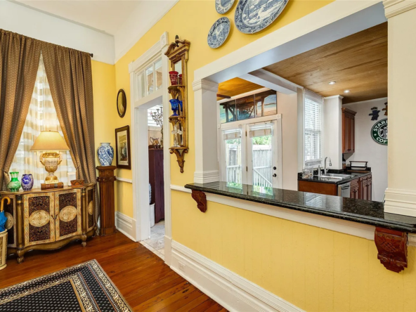 1823 Sealy St, Galveston, TX 77550-13