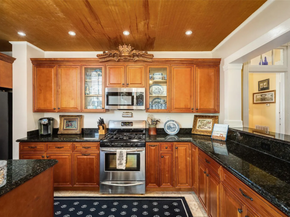 1823 Sealy St, Galveston, TX 77550-15
