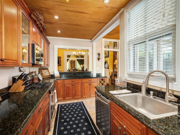 1823 Sealy St, Galveston, TX 77550-17