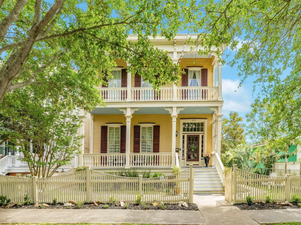 1823 Sealy St, Galveston, TX 77550-2